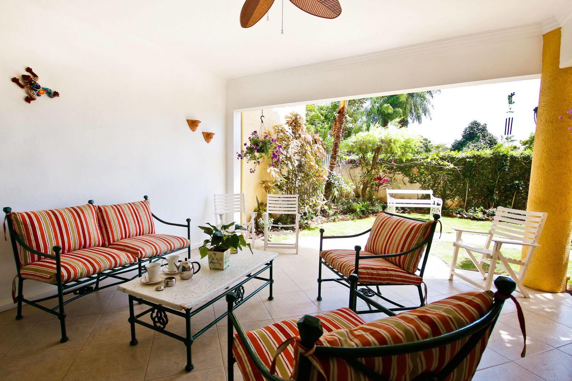 Cattleya Luxury Suites Kingston Eksteriør bilde