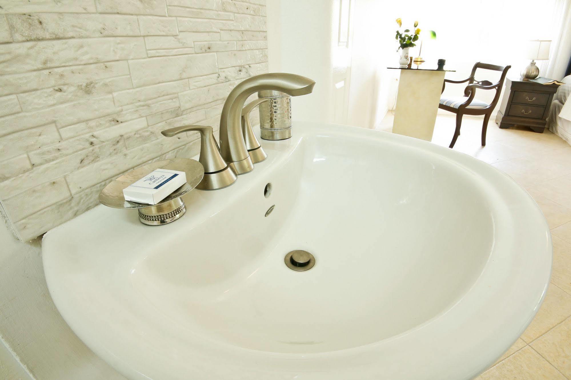 Cattleya Luxury Suites Kingston Eksteriør bilde